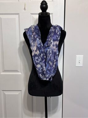 Women’s Watercolor Purple Blue and White Patterned Infinity Scarf OSFA